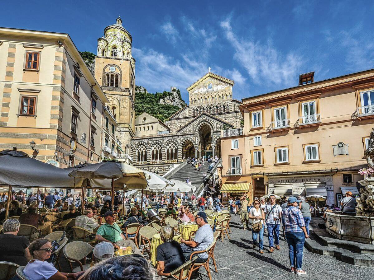 The square and church in Amalfi